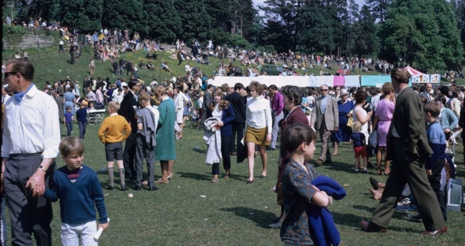 kborobedrace-old-crowd