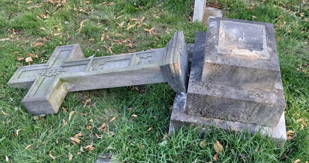 bilton-gravestone-damage-2-2
