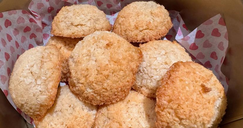 yemi-coconutmacaroons