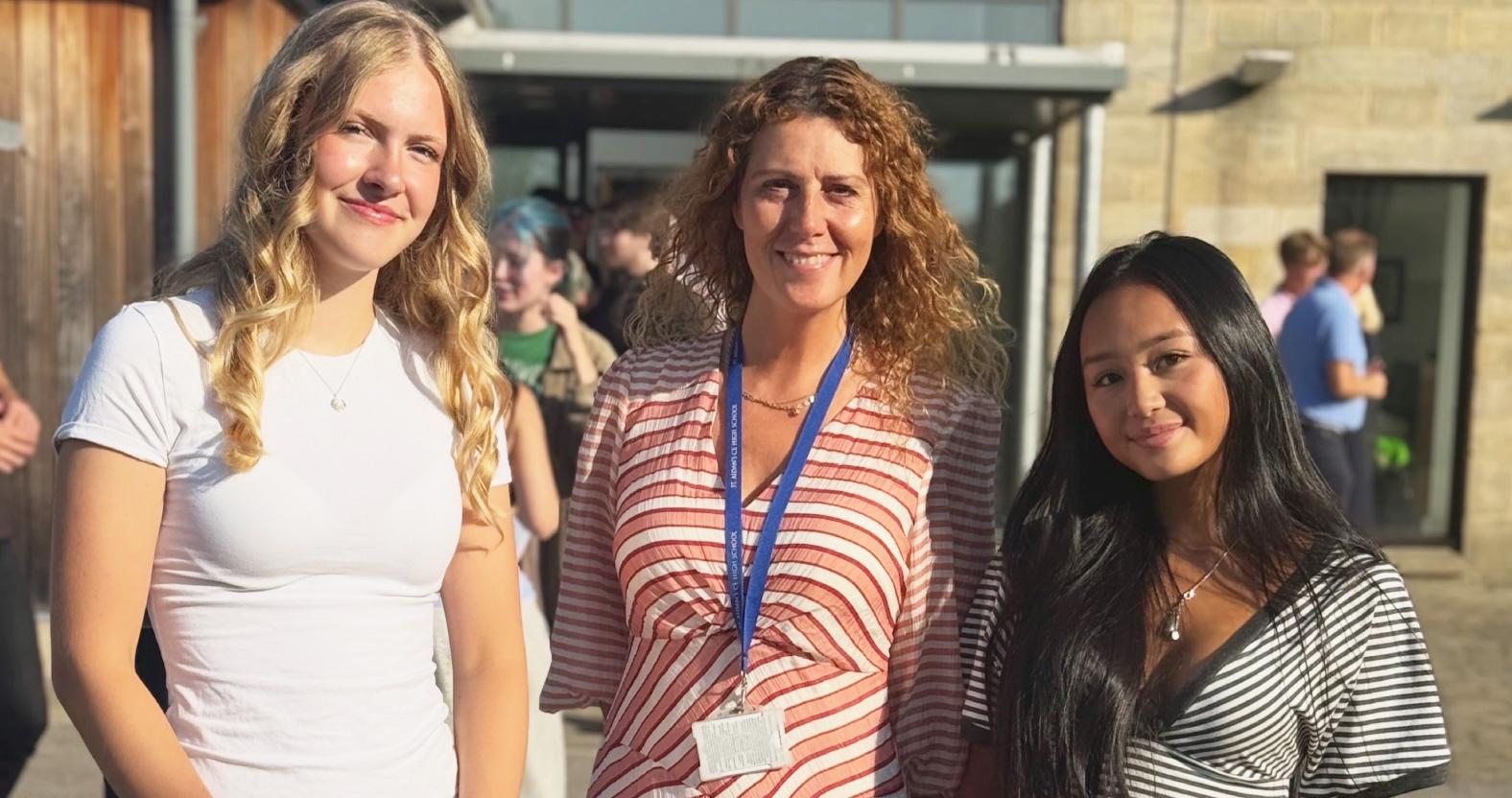 mrs-sian-dover-headteacher-sa-and-students