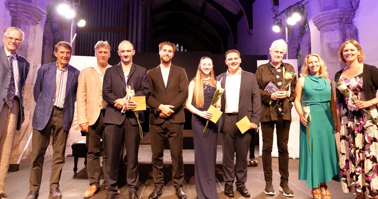 singers-with-judges