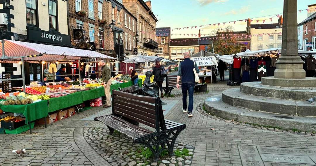 knaresboroughmarket-stalls