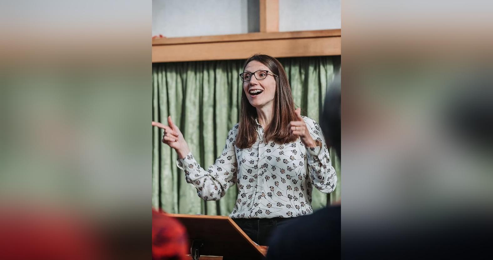 liz-sawyer-conductor