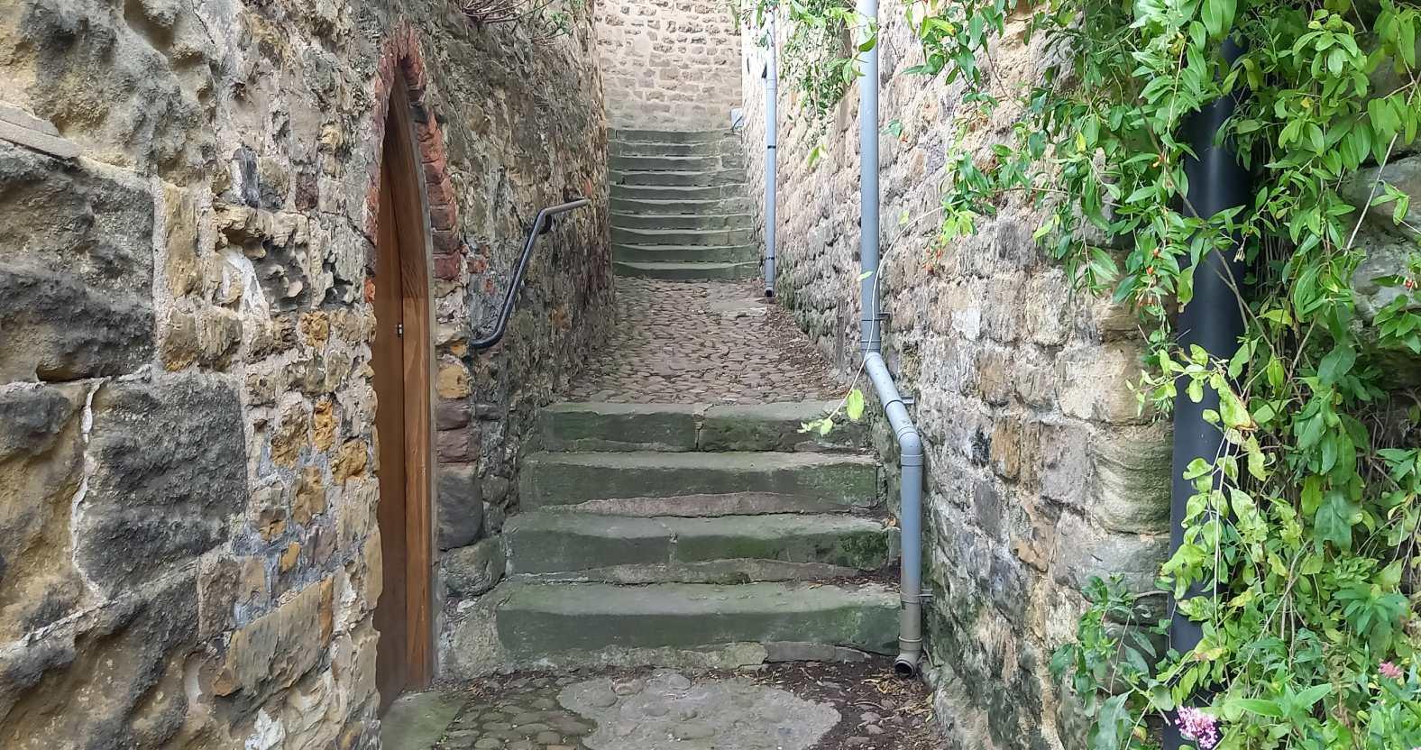 knaresborough-gallonssteps2