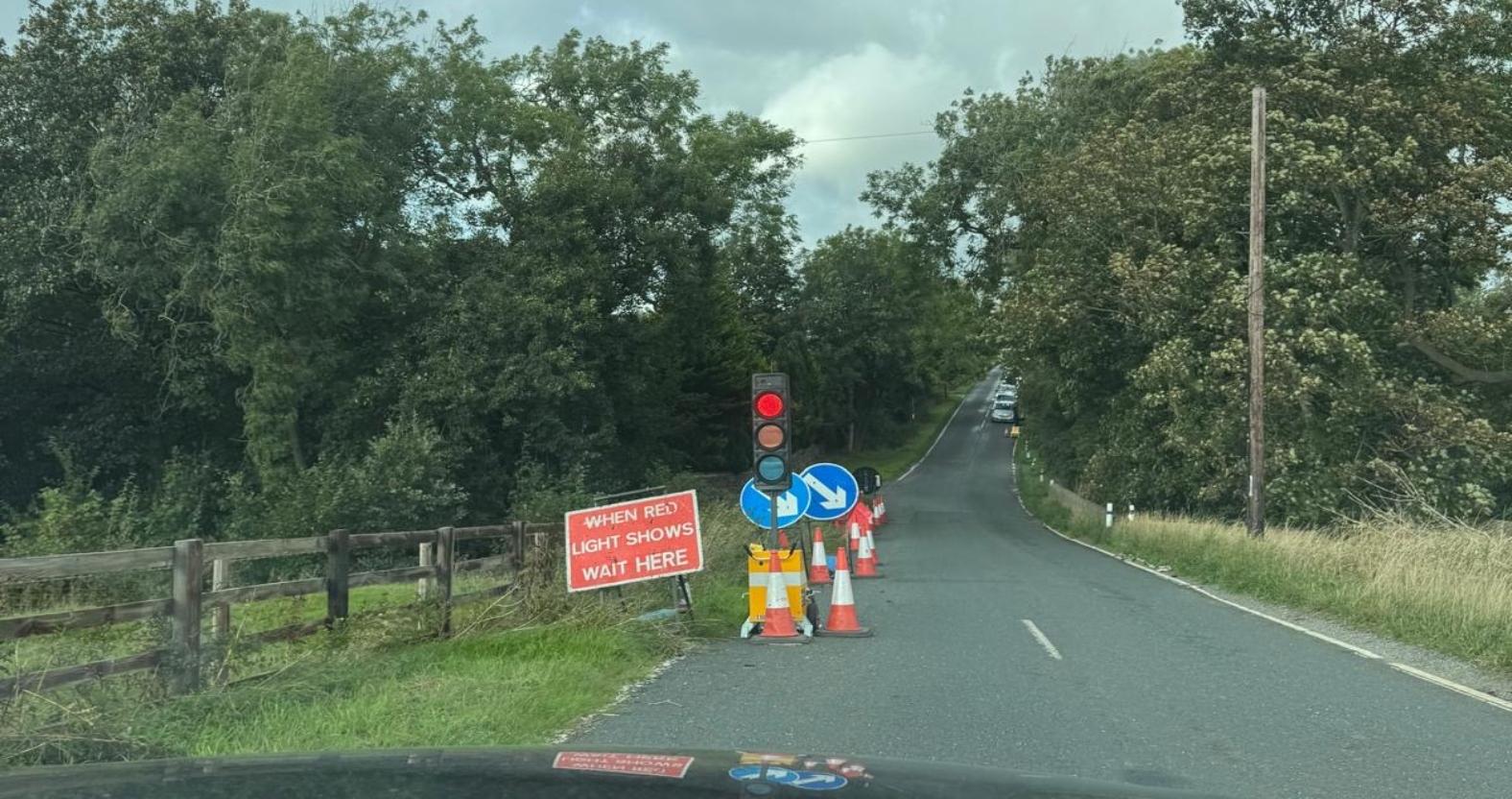 otely-road-traffic-lights