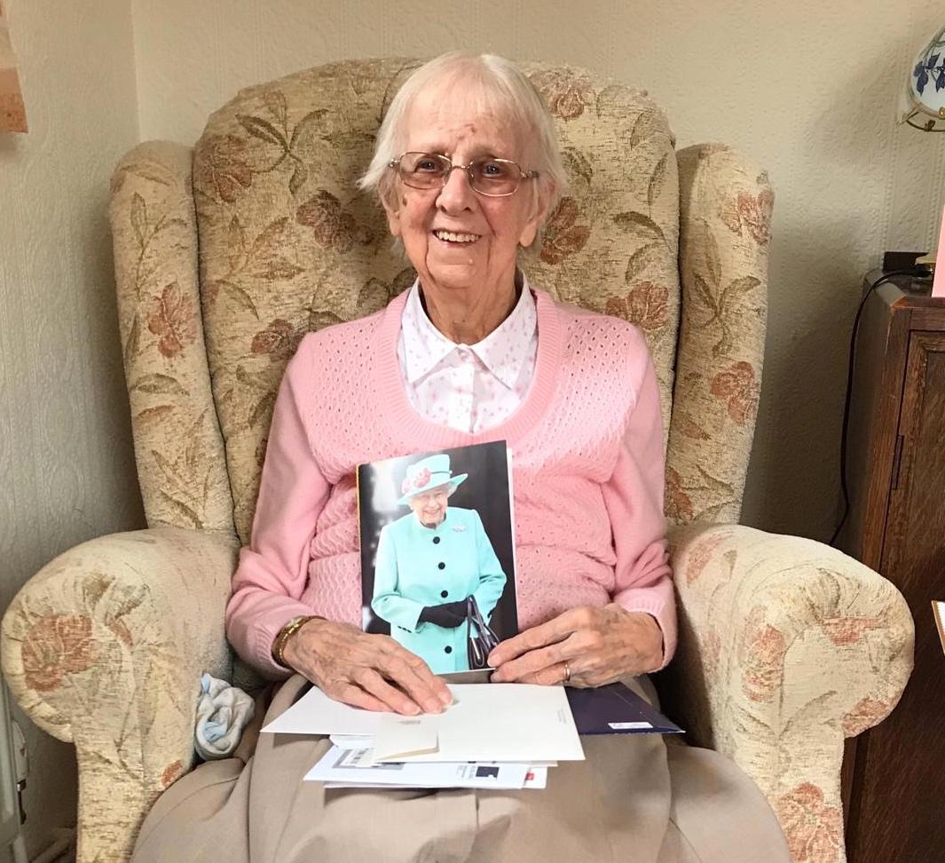 joyce-with-her-card