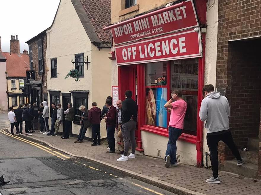 ripon-barber-queue