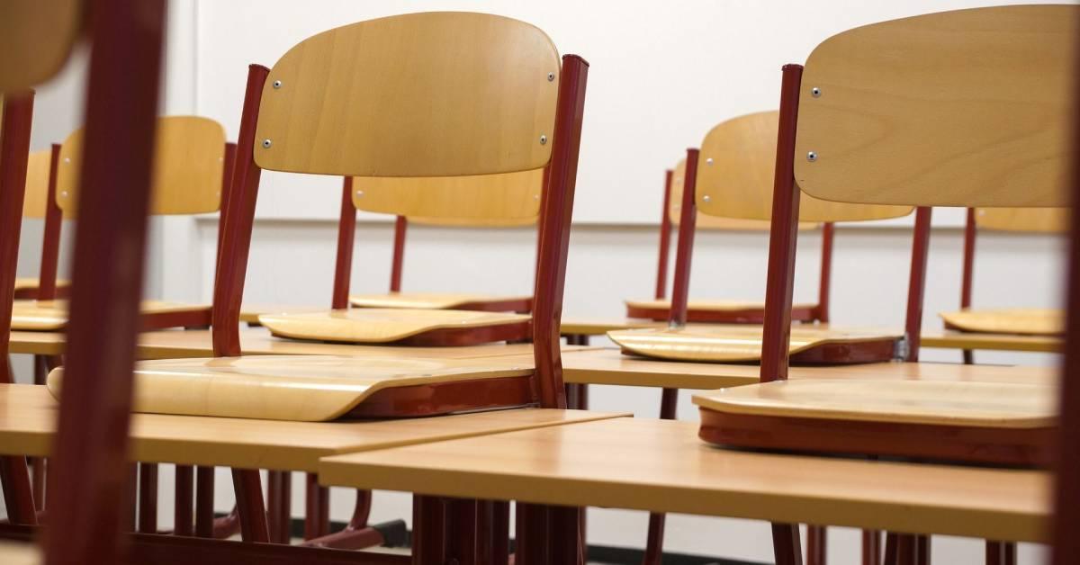 classroom-desks