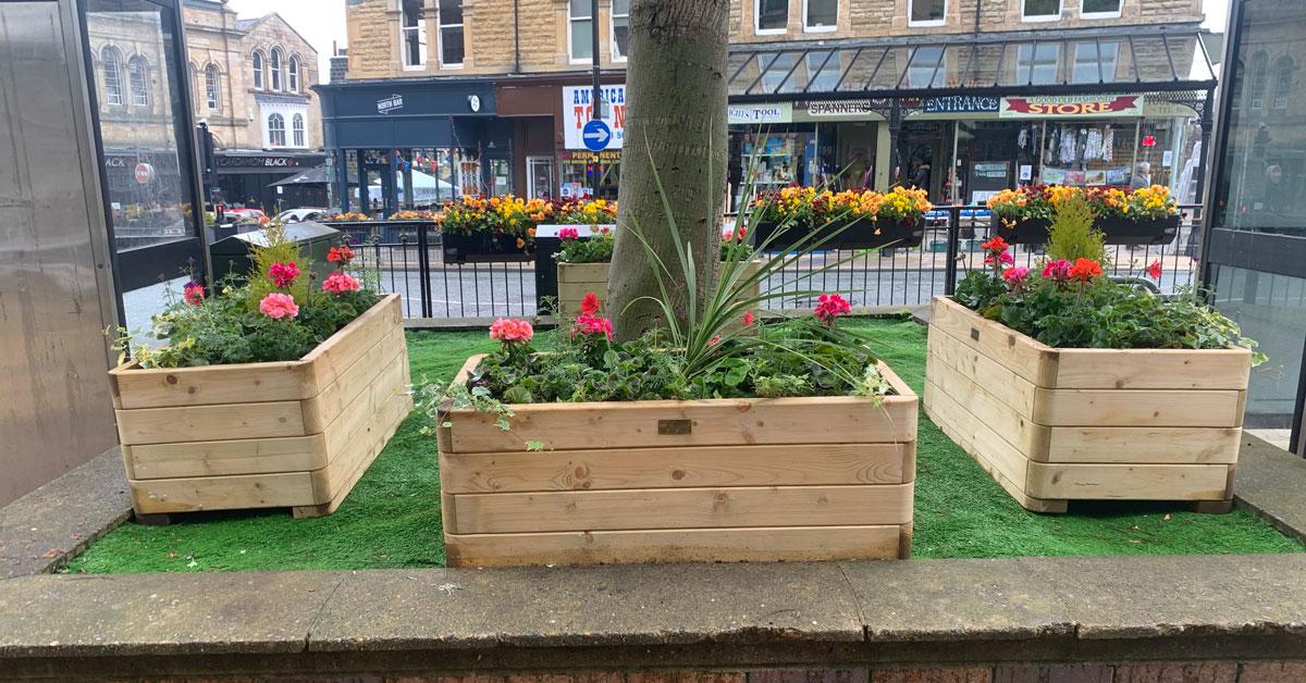 planters-on-plastic-grass