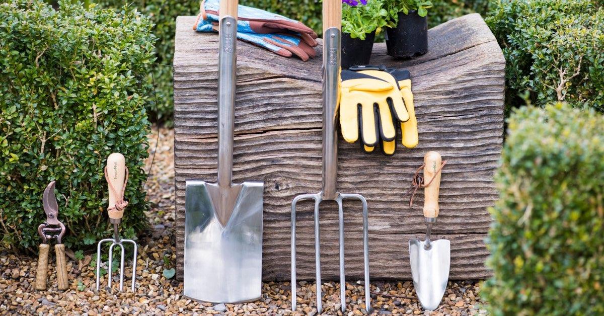 garden-tools-and-gloves