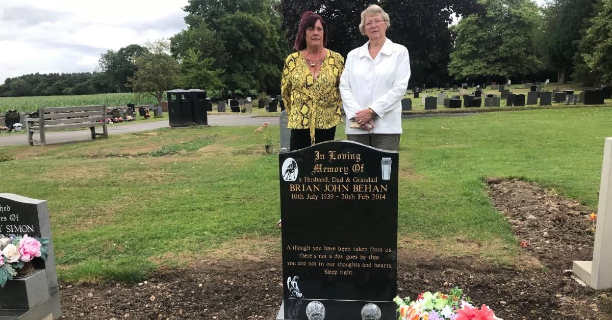 ripon-26th-july-2022-jeanette-behan-and-pauline-mchardy-at-ripon-cemetery