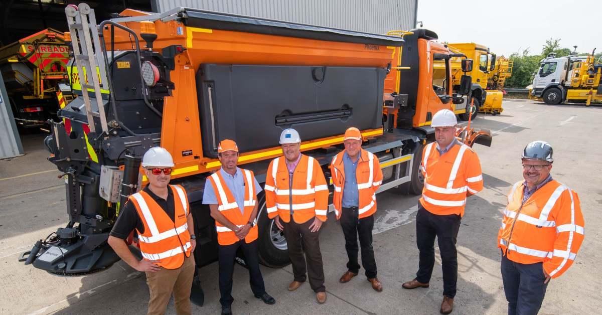 electric-bodied-gritter-group-shot-2