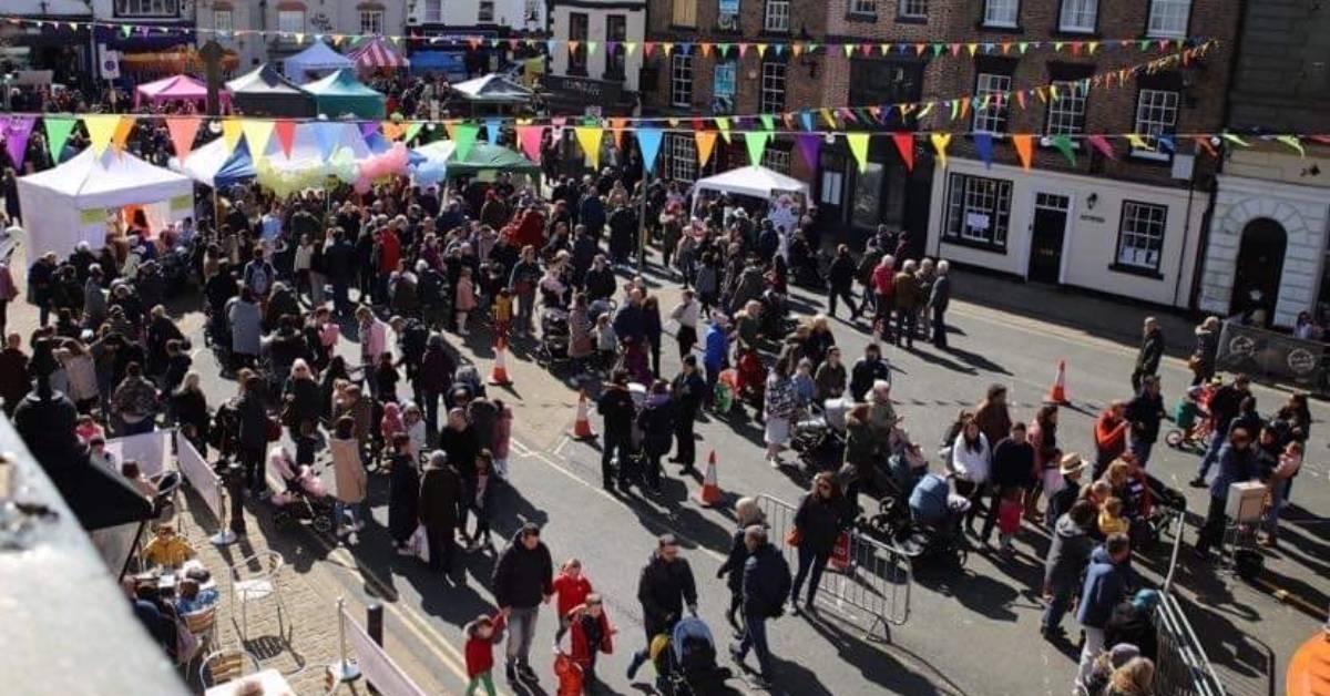 knaresborough-busy-market-2