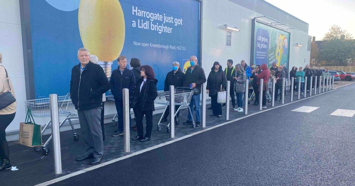 lidl-opening-queue