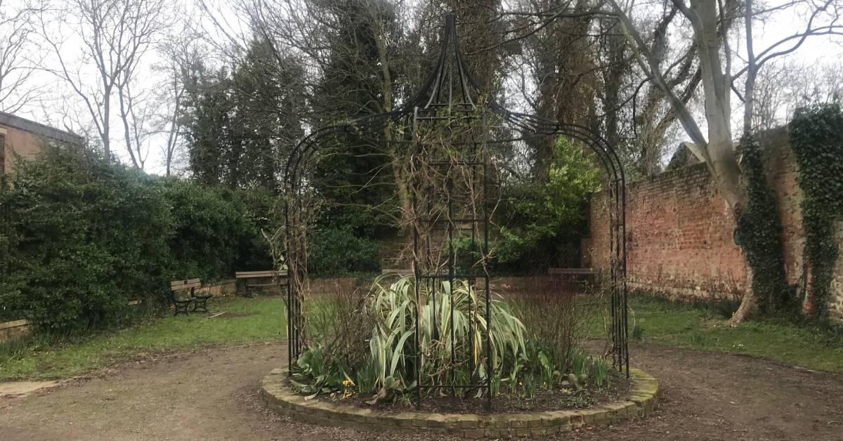 ripon-20th-feb-2023-temple-gardens-seats