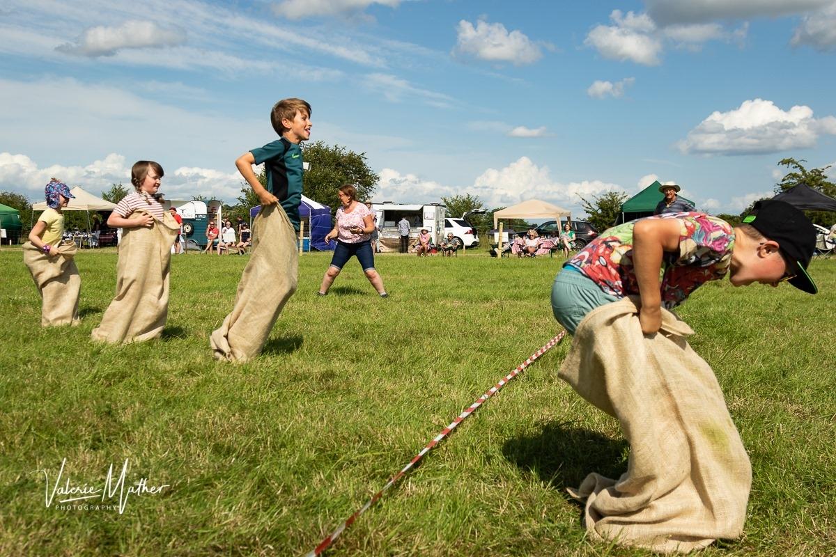 weeton-show-sack-race