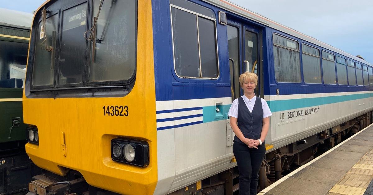 wensleydalerail-suethreadgold-train