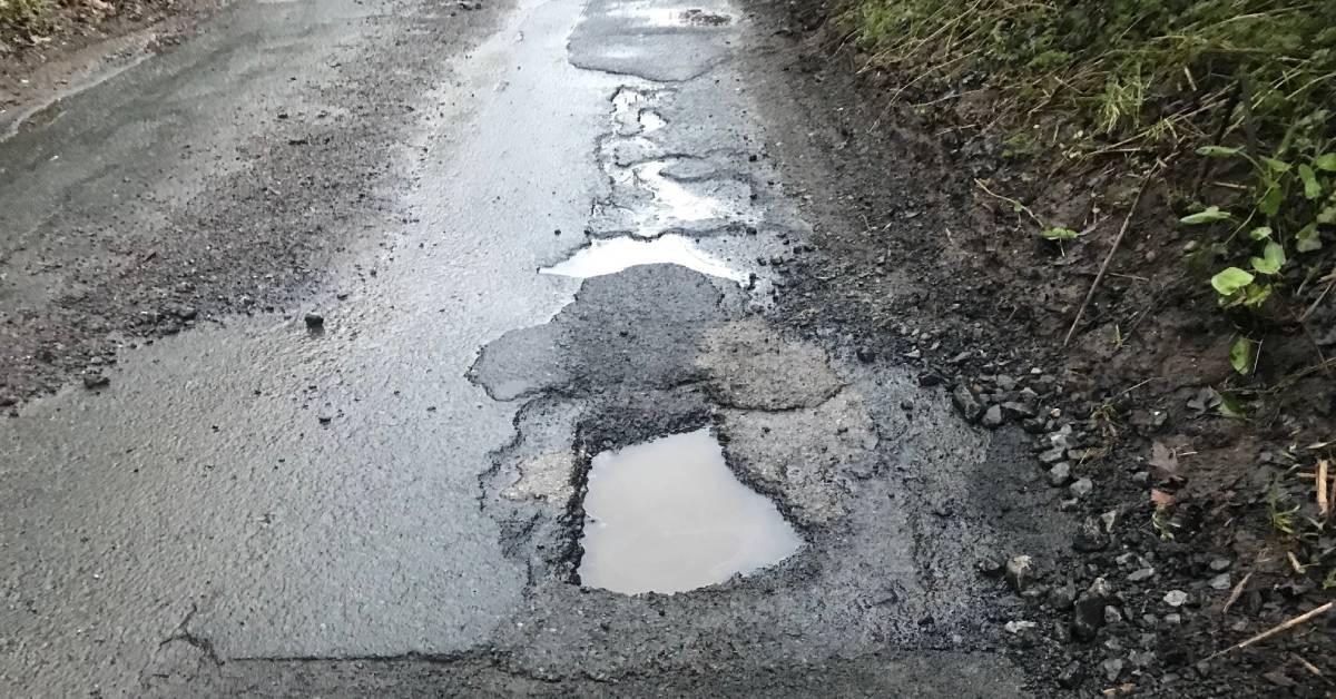 sharow-2nd-jan-2024-potholes-on-new-road