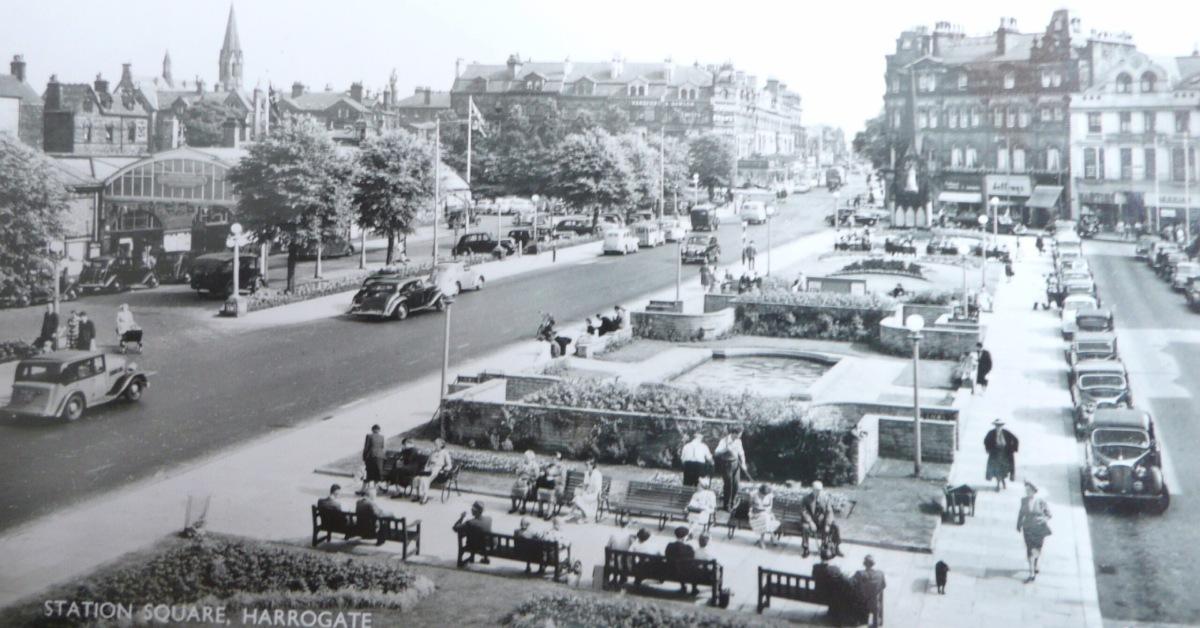 Photo taken circa 1950 of Station Square, showing the water features that were later filled in.