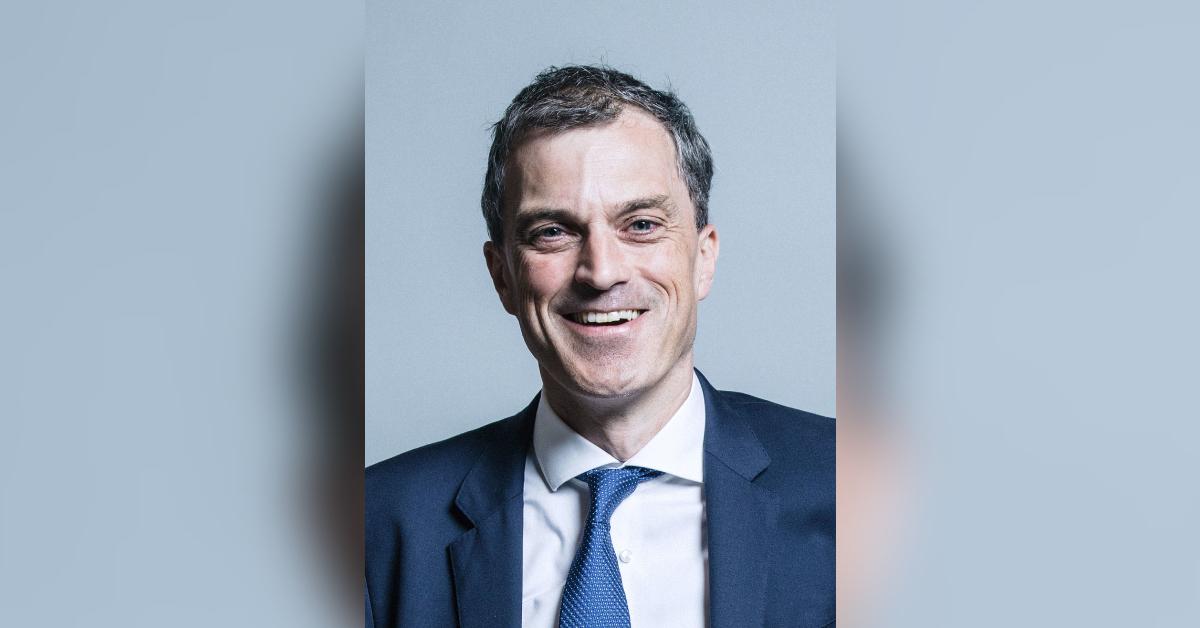 1200px-official_portrait_of_julian_smith_crop_2