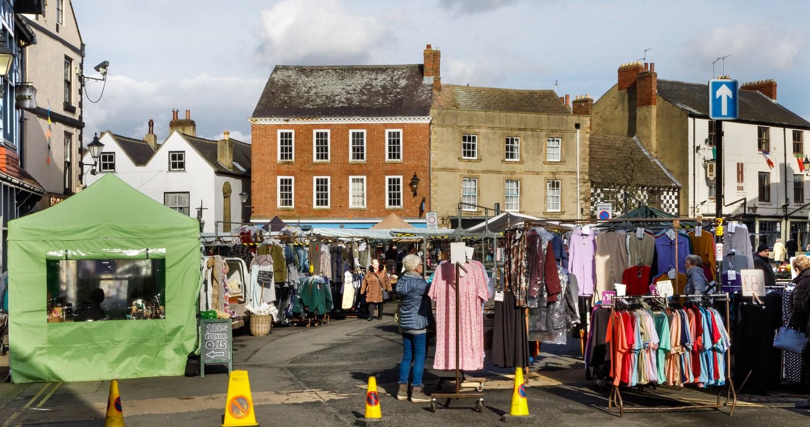 charlotte-gale-knaresborough-market-12x8-6153