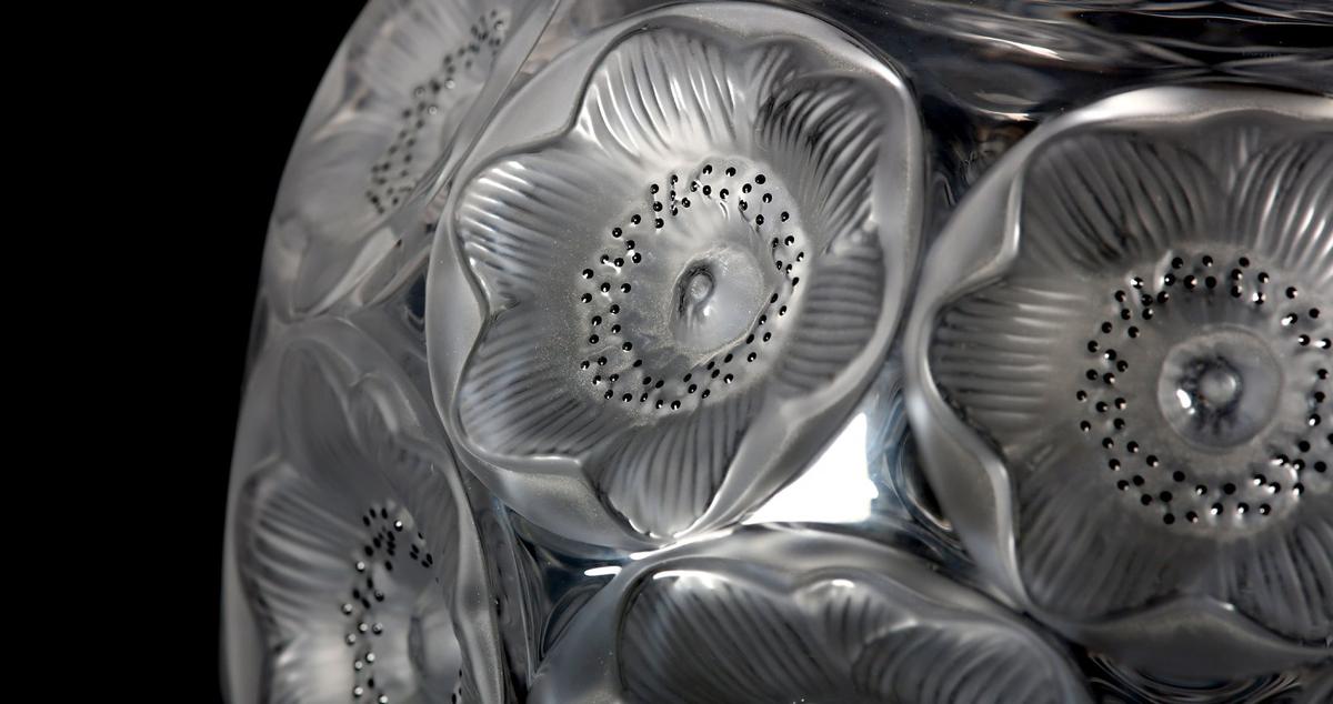 lalique-grand-anemone-vase-image_-morphets-of-harrogate