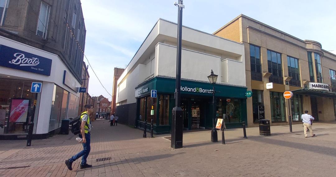 hollandbarrett-corner