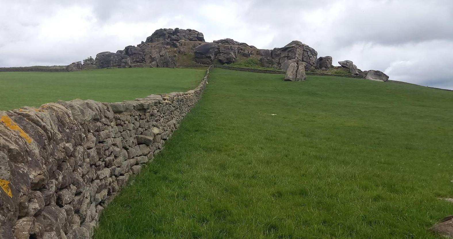 almscliffecrag-wall