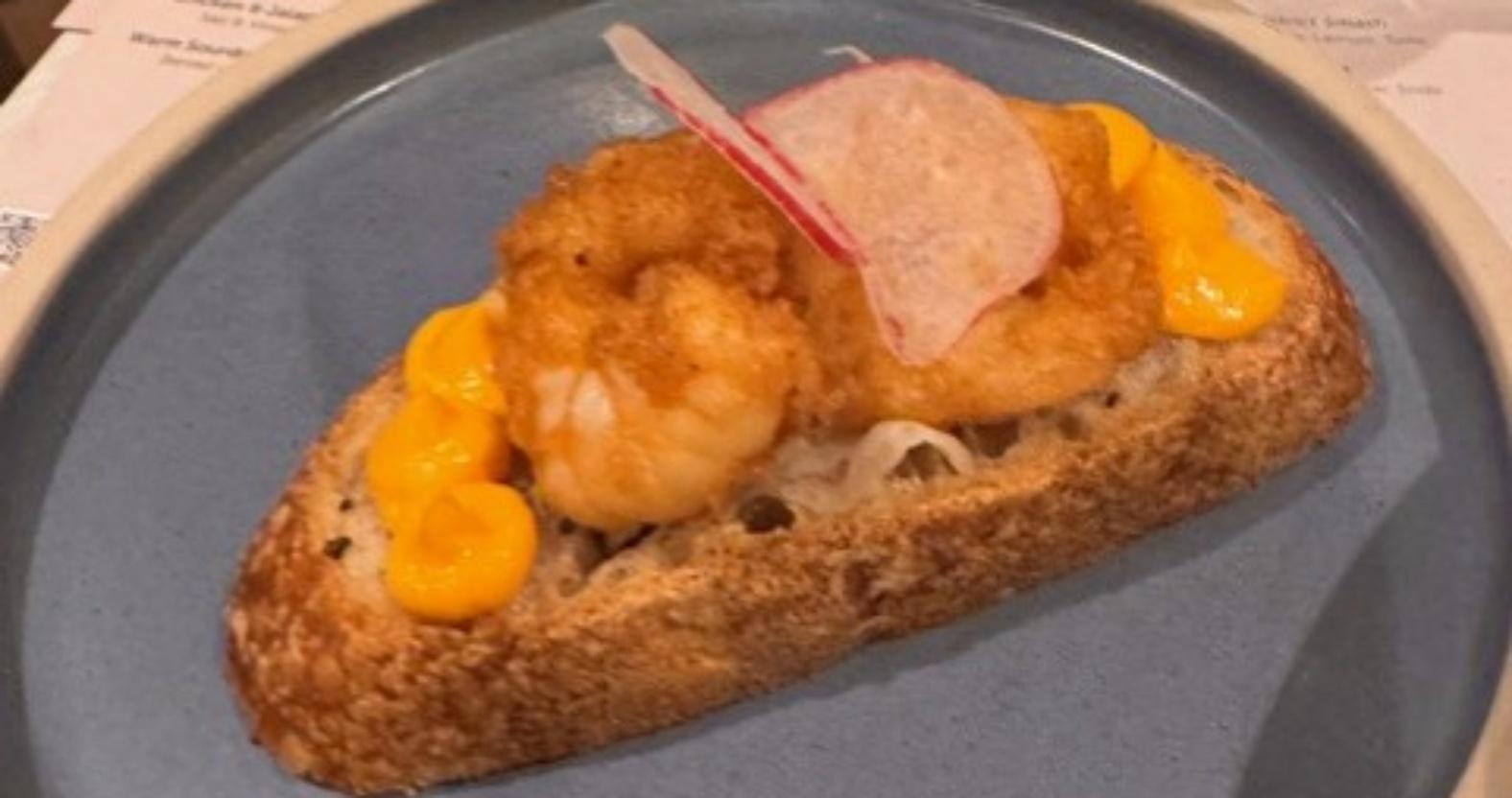 yemi-crispyprawnpoboy