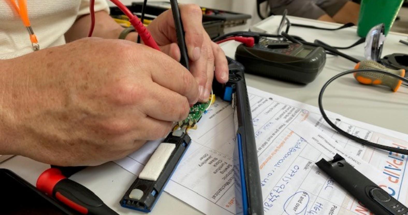 riponrepaircafe-hands