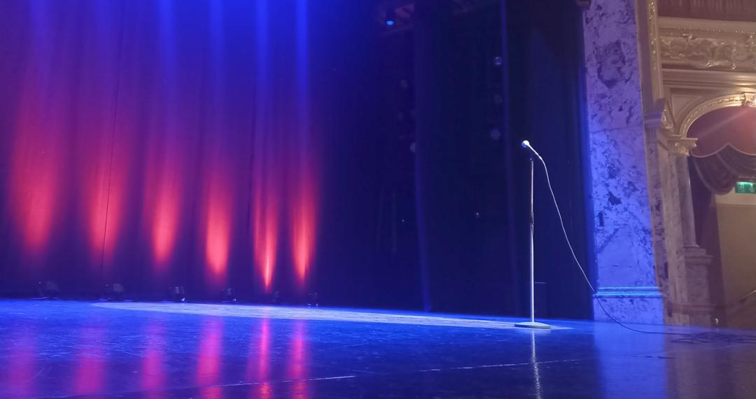 royalhall-emptystage