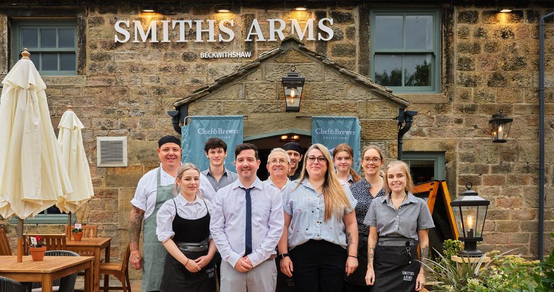 smiths-arms-team