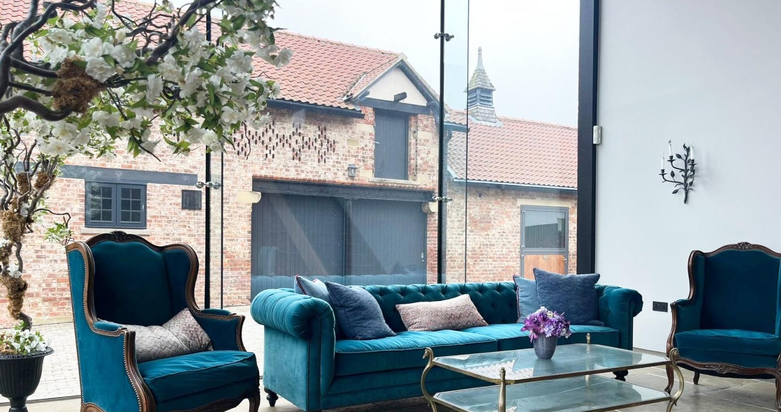 lounge-area-wqaw_mla