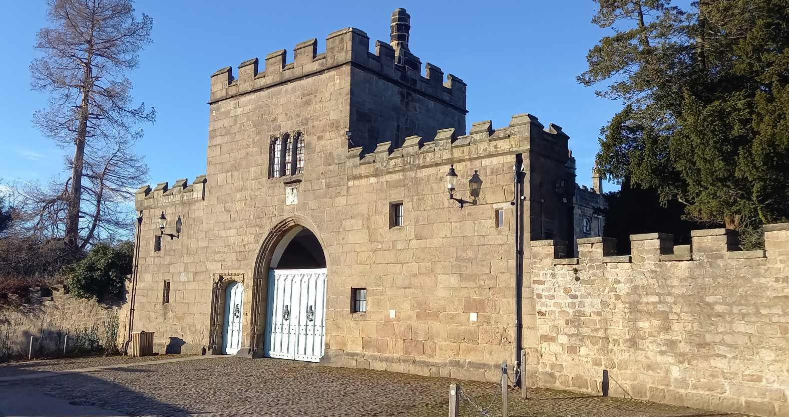 ripleycastle-maingate