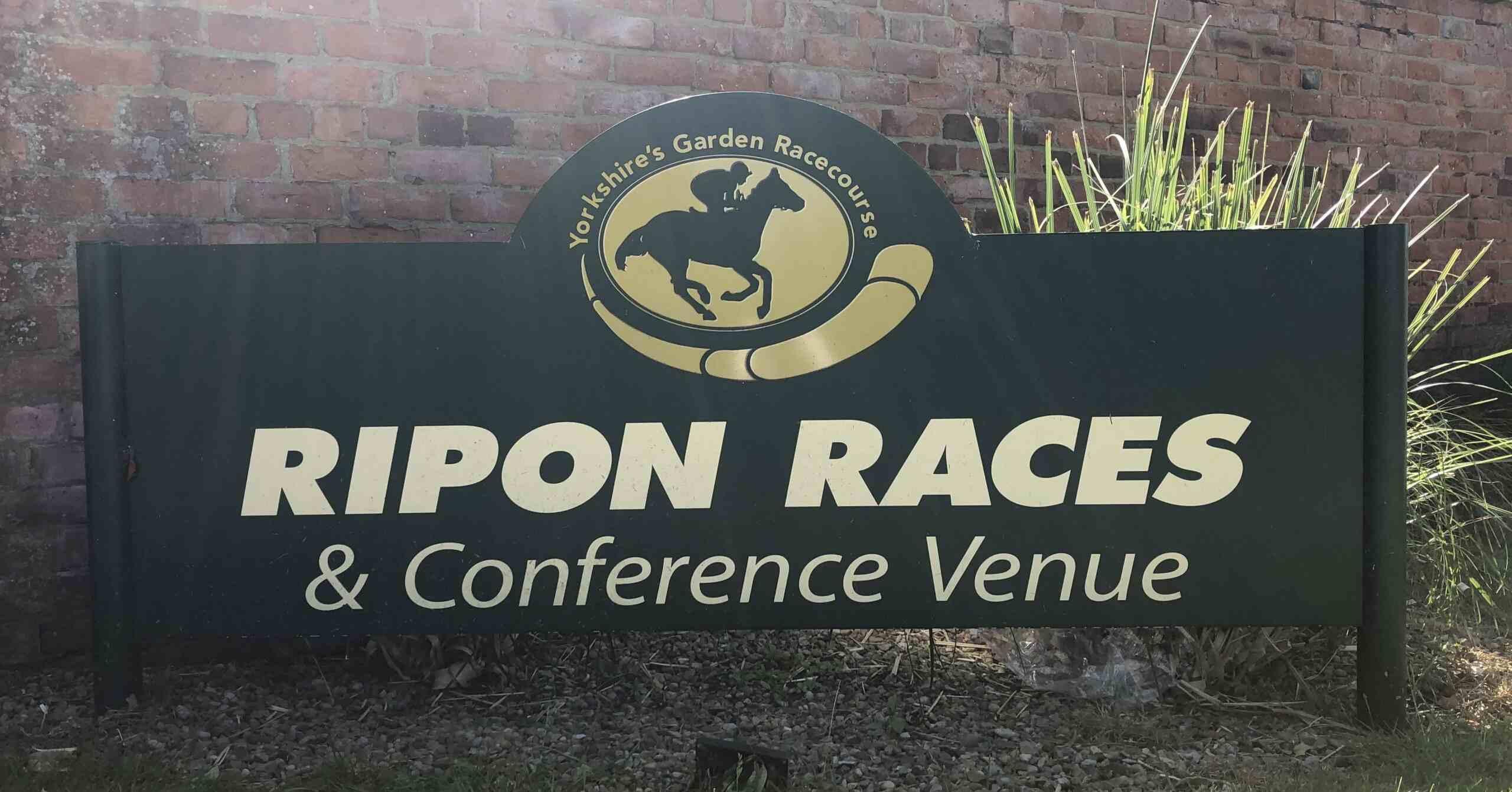 ripon-races-main-sign-scaled