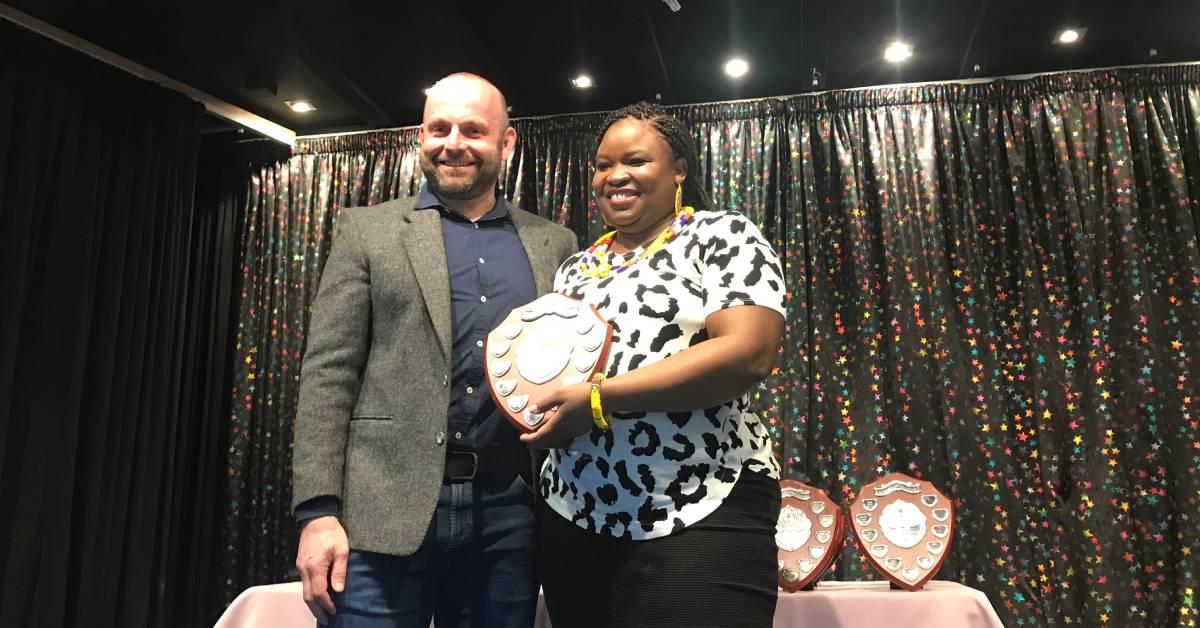 Thadi Mahlangu receives her trophy