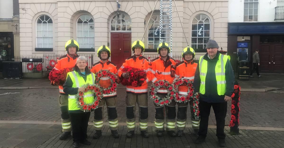 ripon-24th-oct-2022-firemen-installing-poppy-displays