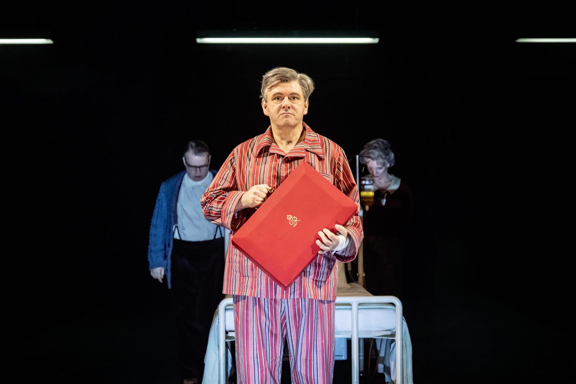 roger-evans-archie-lush-michael-sheen-nye-bevan-and-sharon-small-jennie-lee-in-nye-at-the-national-theatre-c-johan-persson_19080-scaled