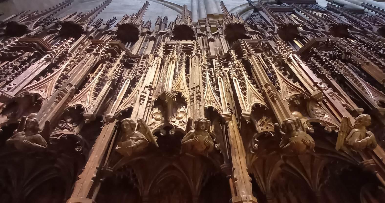ripon-cathedral-choircarving-2