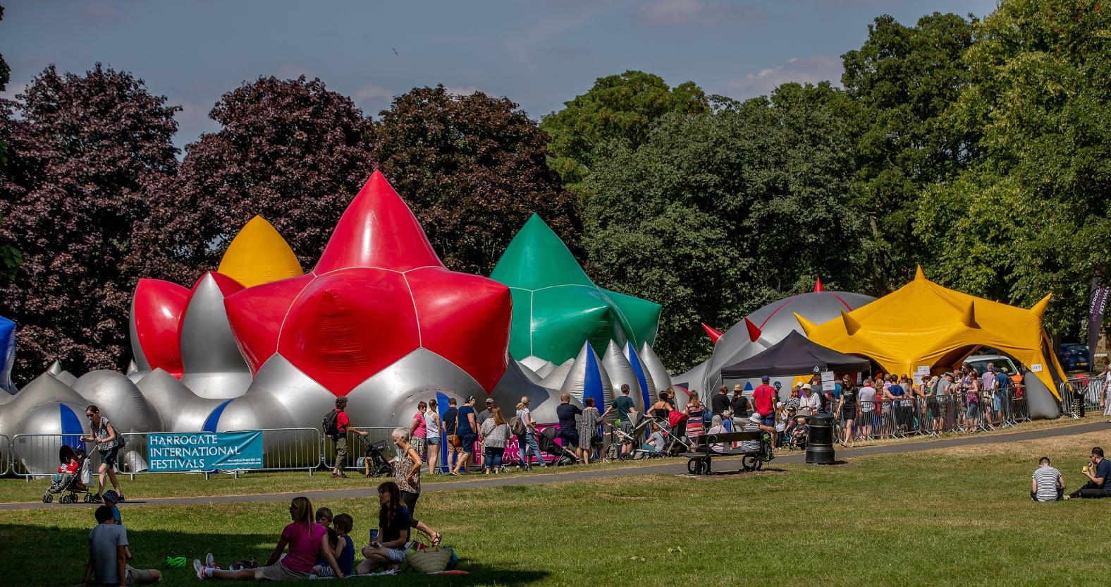 luminarium-architects-of-air-by-alan-parkinson-the-stray-harrogate-north-yrokshire-uk-3