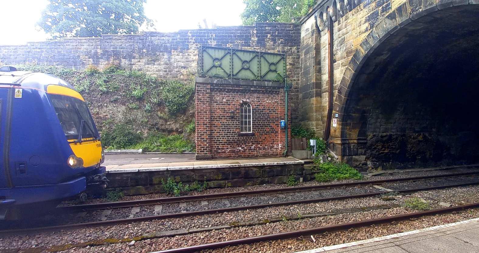 knaresborough-station-watertower-train