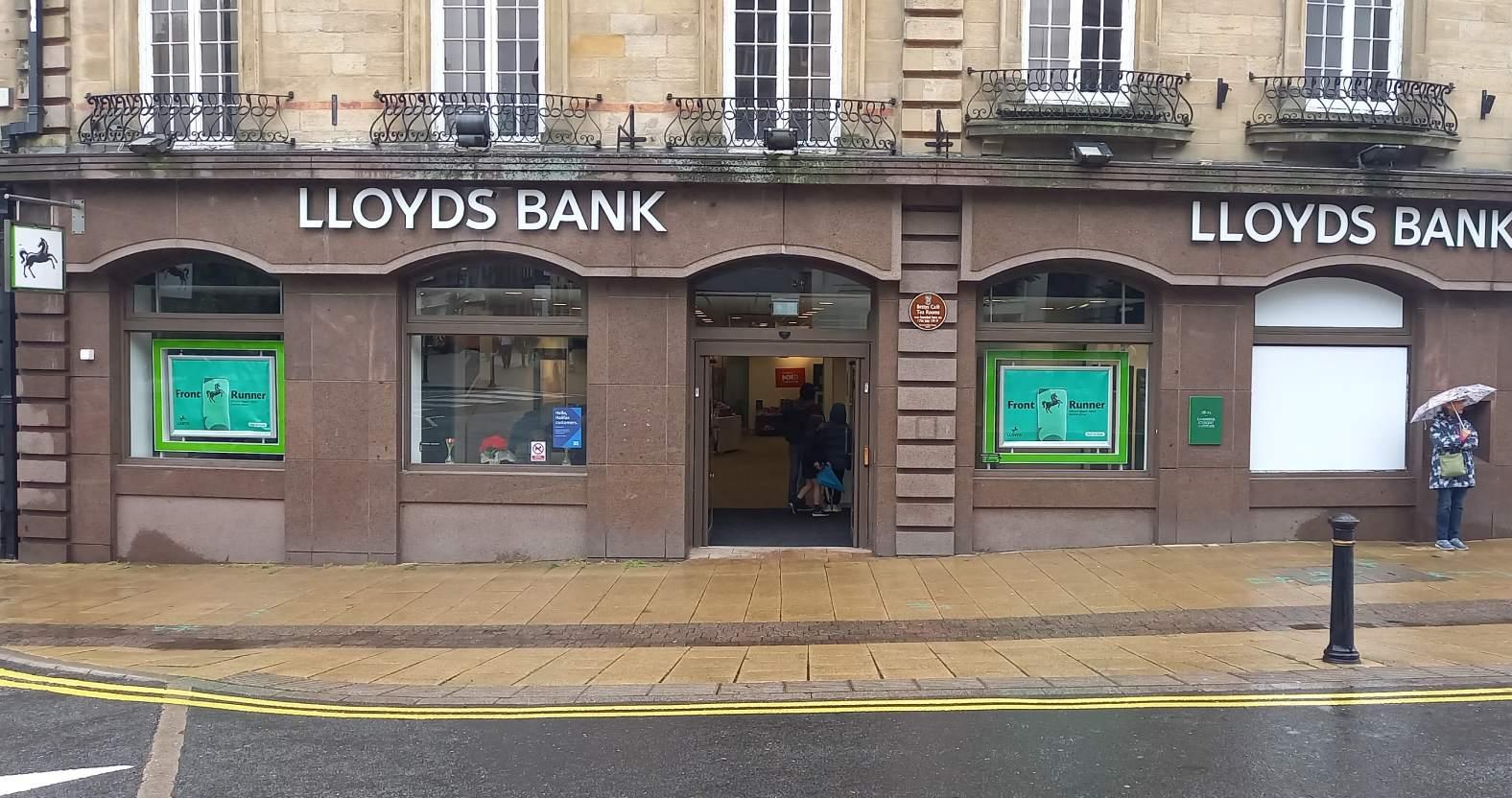 harrogate-lloydsbank-front