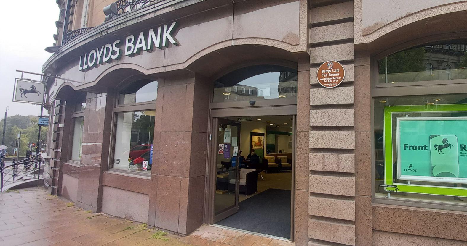harrogate-lloydsbank-side