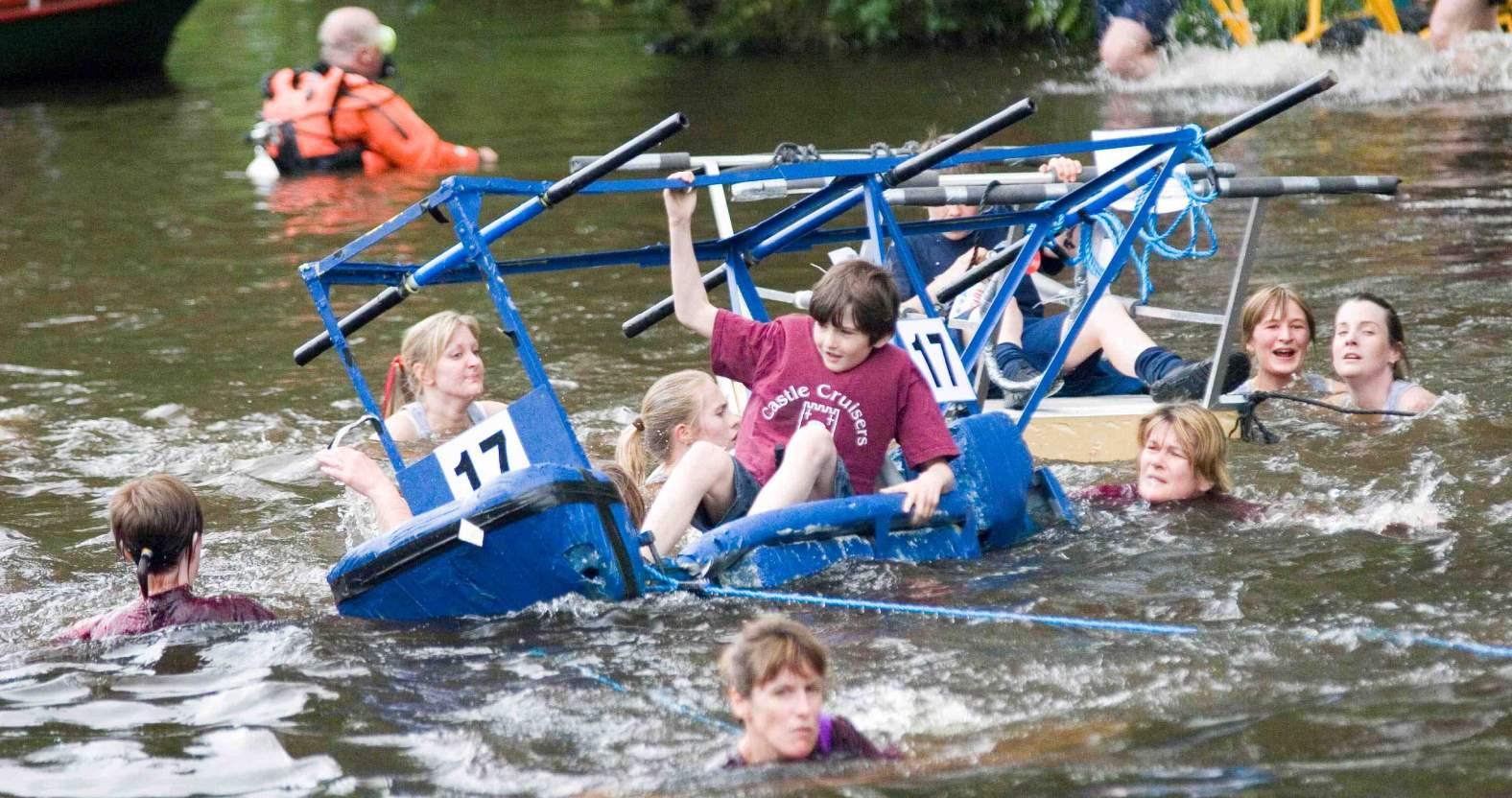 kborobedrace-rivercrossing-castlecruiserscapsize