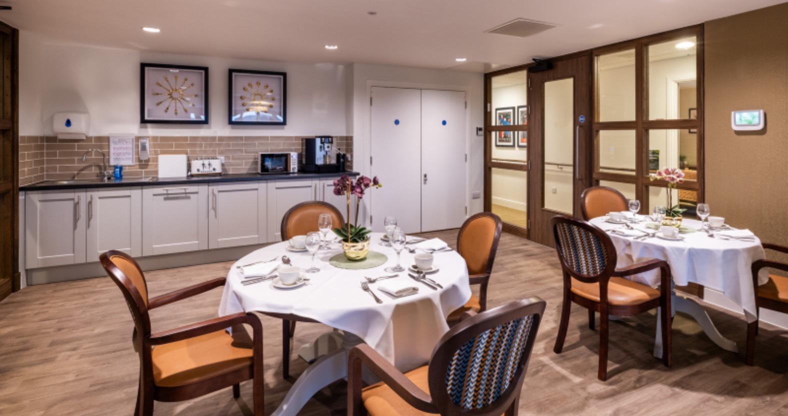 web-harcourt-gardens-restaurant