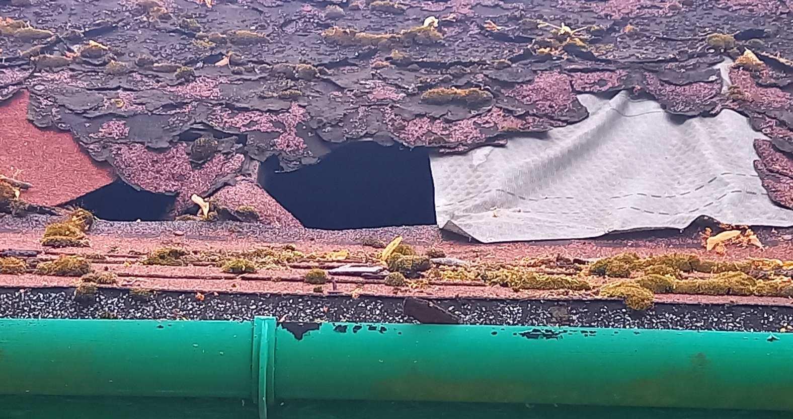 harrogate-westpark-shelter-roofhole-close