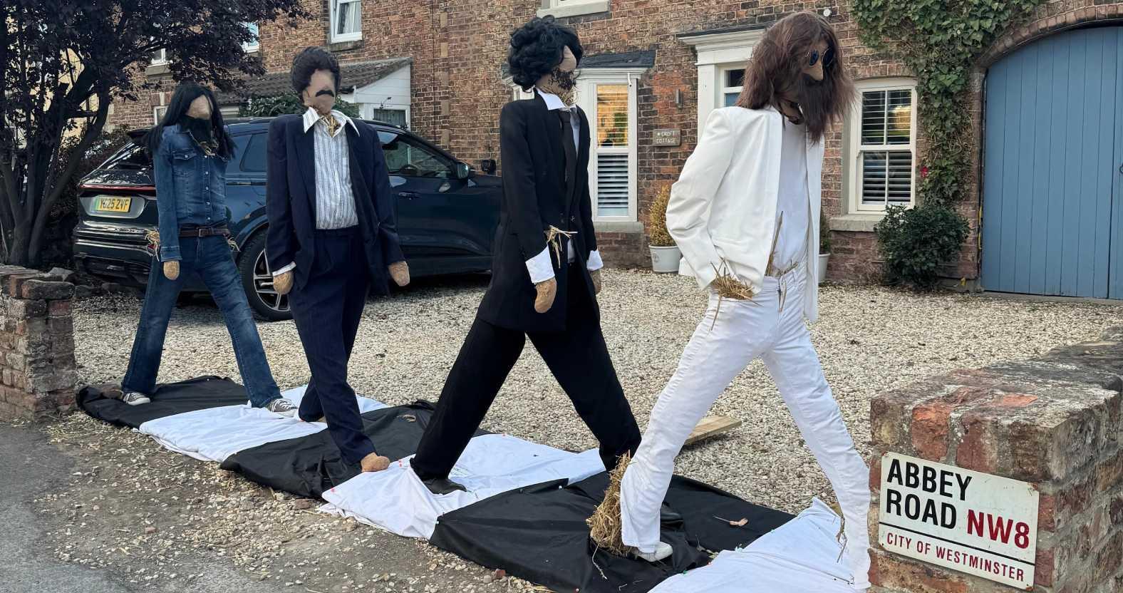 minskipscarecrowfestival-beatles