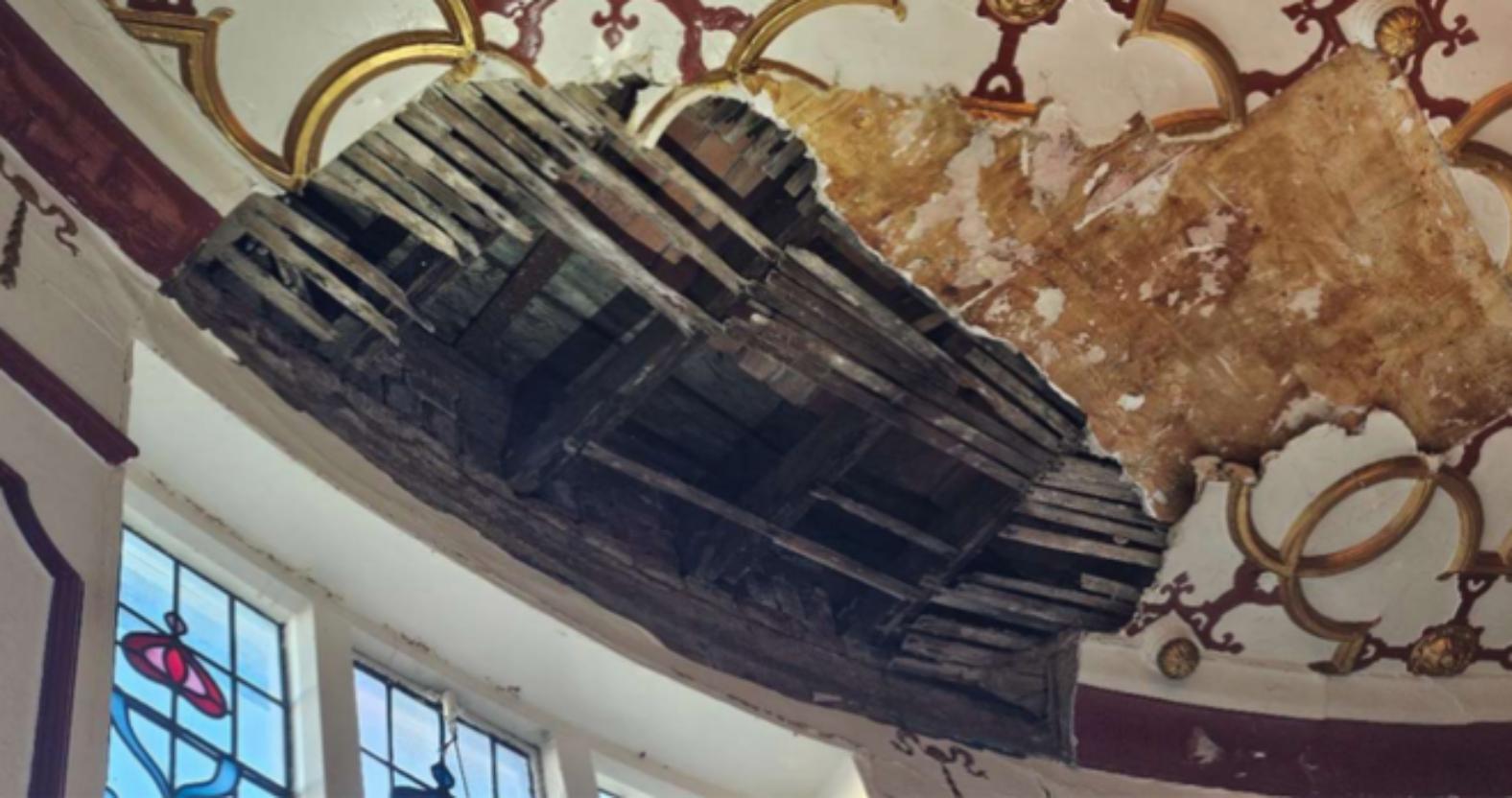 close-up-theatre-roof