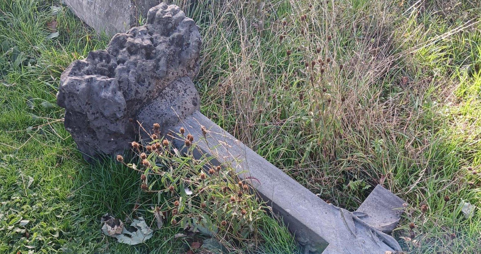 bilton-graveyard-damage-3