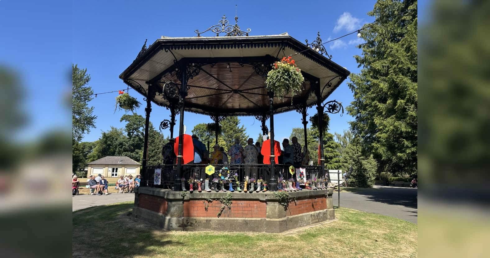 ripon-bandstand-blur